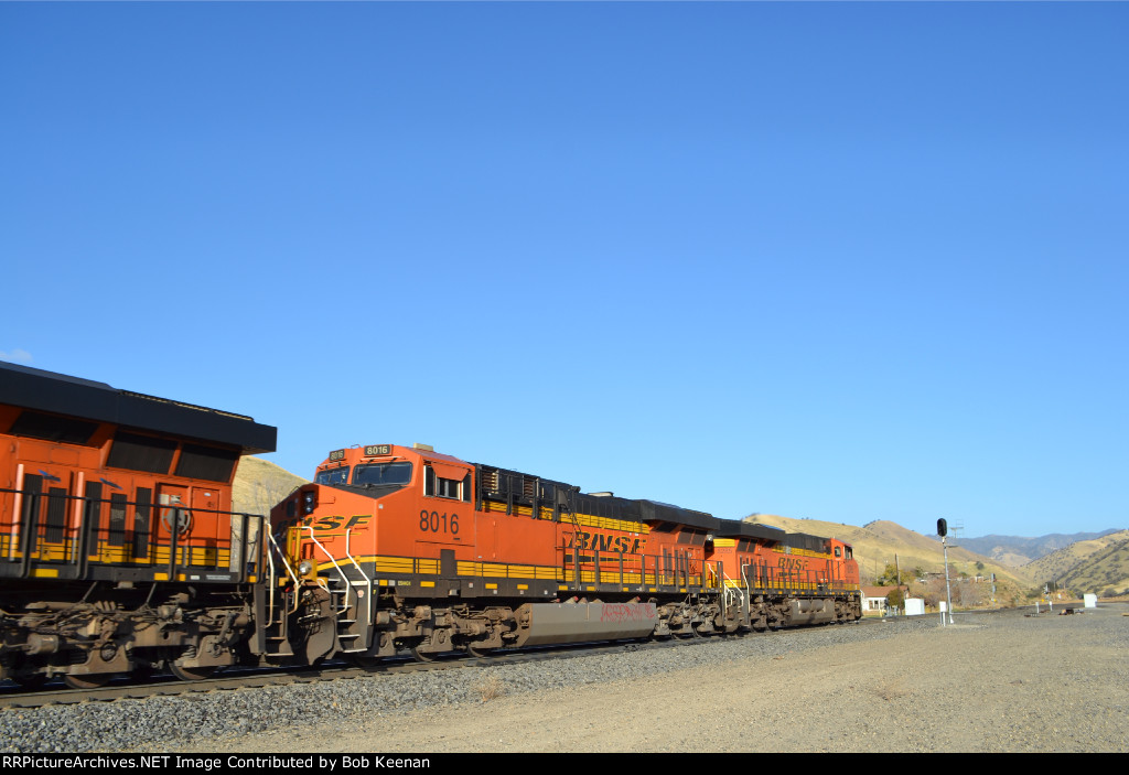 BNSF 8016